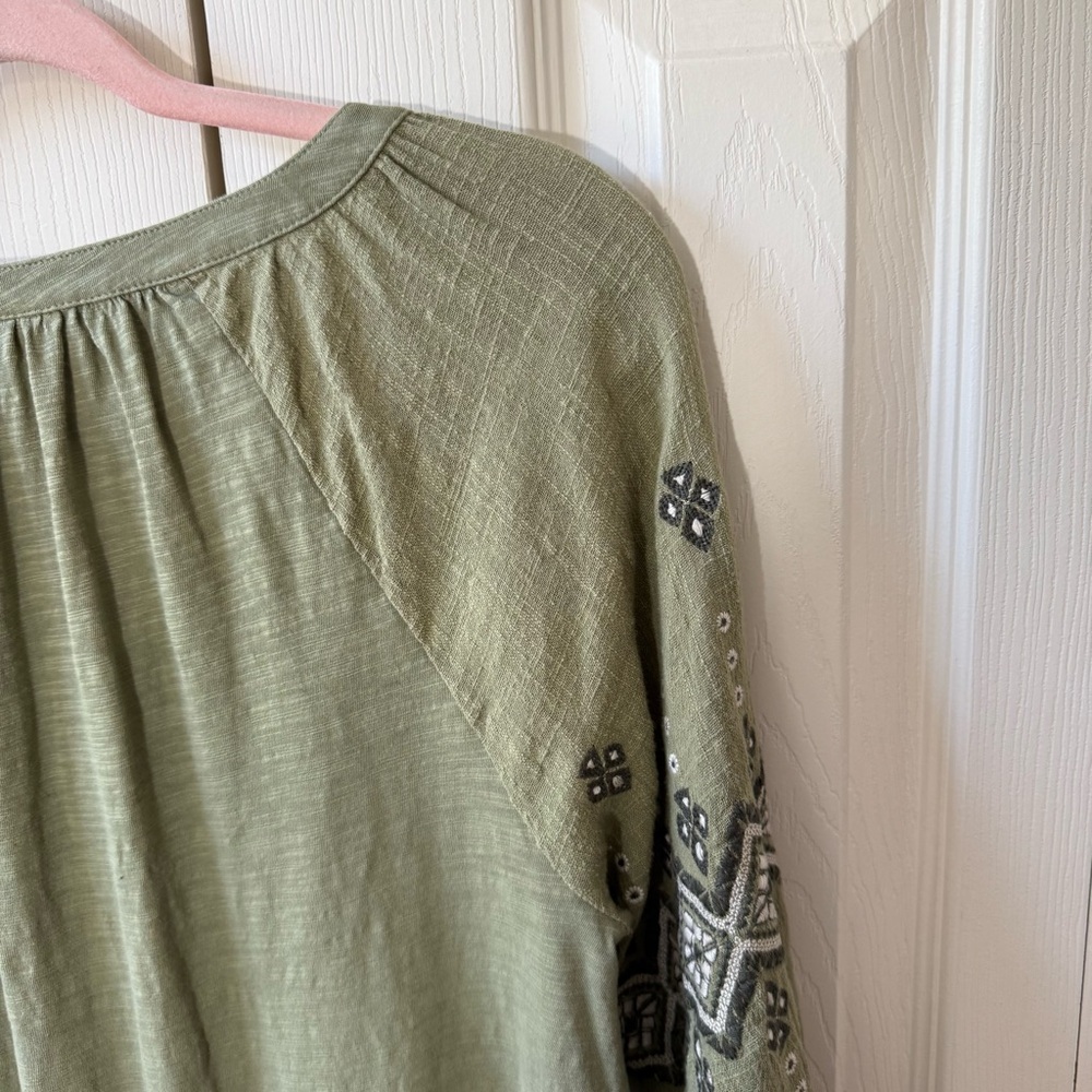 J.Jill Olive Green Boho Embroidered 3/4 Sleeve Tunic Top Tassel V-Neck Size S - Picture 10 of 11